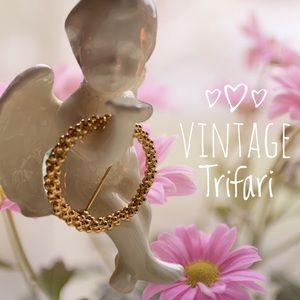 Beautiful Vintage Trifari Gold Tone Brooch